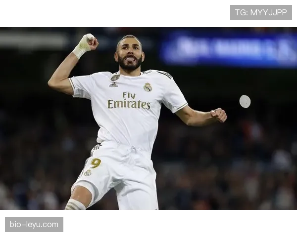 本泽马与莱万巅峰期进攻效率及关键战表现差异解析